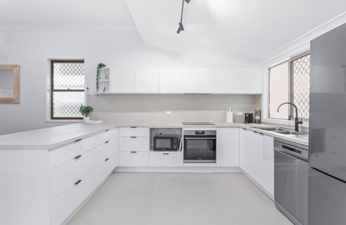 Lammermoor Casa | Perfect Cooee Bay Beach Getaway!