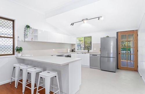 Lammermoor Casa | Perfect Cooee Bay Beach Getaway!