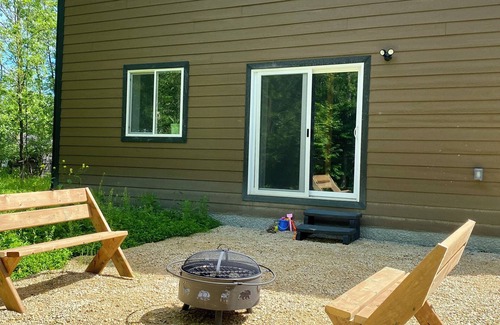 Gimli Casa | Perfect for sand beach vacations and ice fishing adventures on Lake Winnipeg