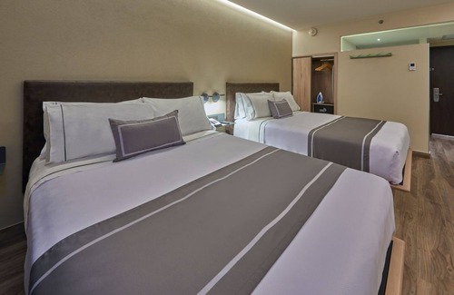 Marina Mazatlán Hotel | Perfect Location – Modern Room Near Local Attractions