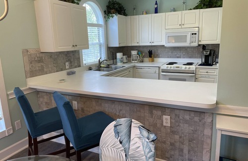 Central Myrtle Beach Condominio | Perfect Pet Friendly 2 Bedroom Condo in the Heart of Myrtle Beach!