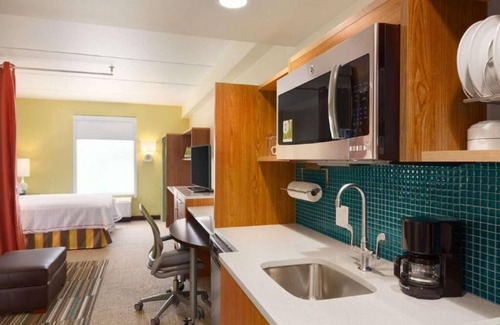Newtonville Hotel | Perfect Spot for Unwinding! Indoor Pool, Pet-Friendly Property, Free Breakfast!