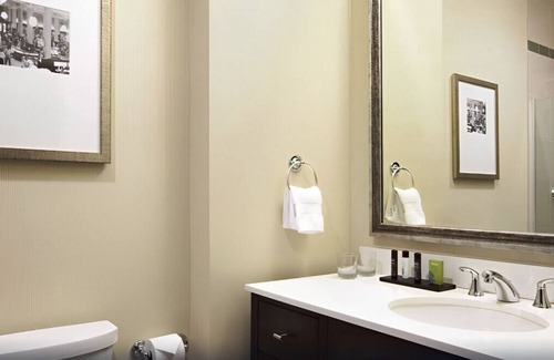 Downtown St. Louis Casa | Perfectly Appointed Suite for Groups! Free Wi-Fi!