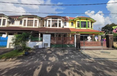 Bandar Baru Permas Jaya Apartamento | Permas 14min to MidValley 10pax WiFi TV Box 4BRoom