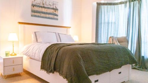 Encounter Bay Casa | Pet & Family Friendly 3BR Coastal Escape Near Boat Ramp - Diyamba!