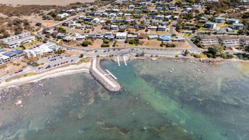 Encounter Bay Casa | Pet & Family Friendly 3BR Coastal Escape Near Boat Ramp - Diyamba!