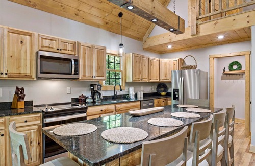 Lake Lure Cabaña | Pet Friendly, Bear Paw by Carolina Properties