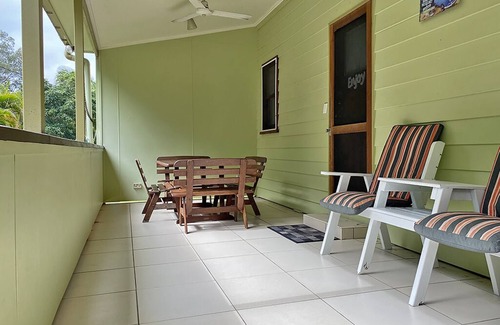 Amity Point Casa | Pet Friendly Bungalow in quiet Street