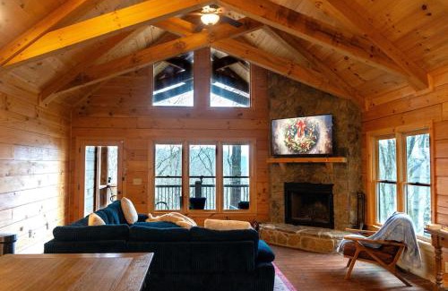 Blue Ridge Casa | Pet Friendly Cabin-Fall Colors, Fireplace-Firepit-Stunning Views