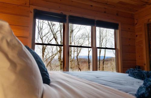 Blue Ridge Casa | Pet Friendly Cabin-Fall Colors, Fireplace-Firepit-Stunning Views