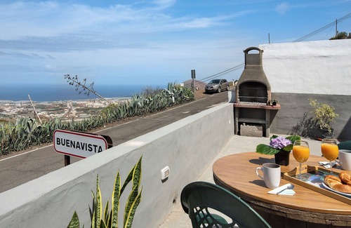 Gáldar Casa | Casa Buenavista, admite mascotas, con vistas al mar y a la montaña, terraza privada y Wi-Fi