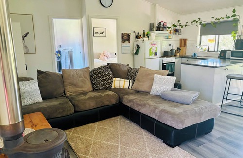 Warrenbayne Cabaña | PET FRIENDLY COSY COTTAGE Farm Stay near Benalla