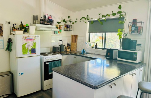 Warrenbayne Cabaña | PET FRIENDLY COSY COTTAGE Farm Stay near Benalla