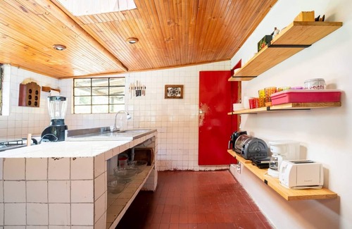 Zipacon Casa | Cabaña pet-friendly para grupos con chimenea, BBQ y rodeada de bosques