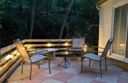 Hot Springs Casa | Pet-Friendly Cottage, Forest Views, 1 Mi to Hiking/Town/Dining