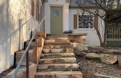 Hot Springs Casa | Pet-Friendly Cottage, Forest Views, 1 Mi to Hiking/Town/Dining