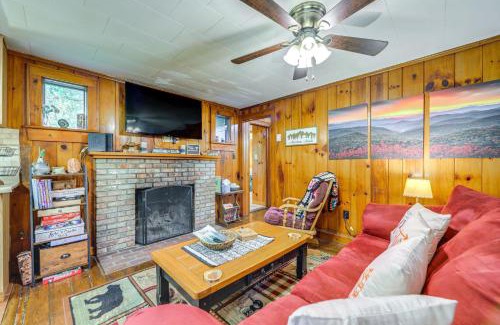Maggie Valley Casa | Pet-Friendly Creekside Cabin with Pool Access!