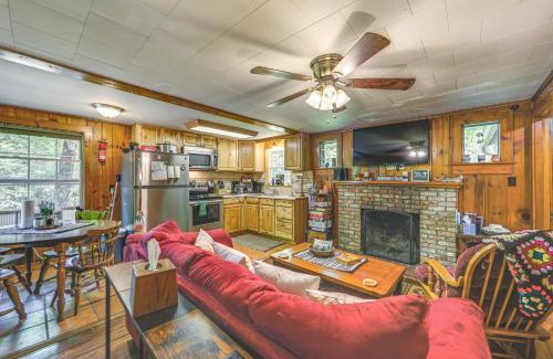 Maggie Valley Casa | Pet-Friendly Creekside Cabin with Pool Access!