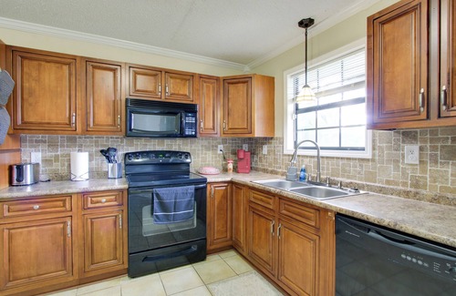 Daleville Casa | Pet-Friendly Daleville Home: 3 Mi to Fort Novosel!