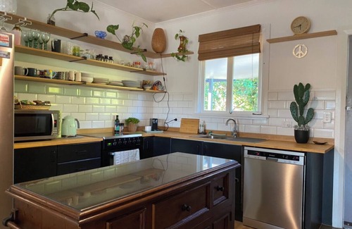 Redcliffe Casa | Casa de coco con estilo - Mascota amigable- Corto paseo a la playa- Wifi- Netflix