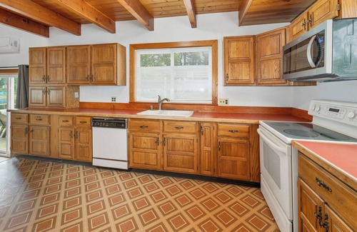 Meredith Casa | Pet Friendly Escape to Lake Waukewan for Your Next Getaway