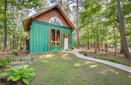 Eureka Springs Casa | Pet-Friendly Eureka Springs Rental with Private Deck