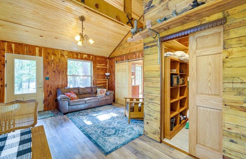 Eureka Springs Casa | Pet-Friendly Eureka Springs Rental with Private Deck