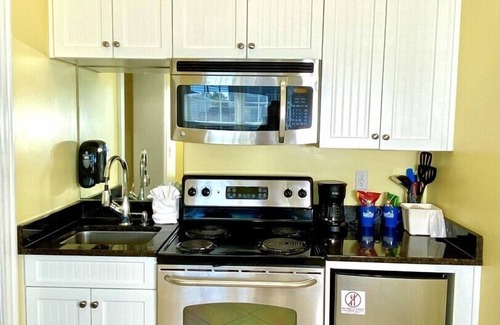 Atlantic Beach Hotel | Pet-friendly - Full Kitchen - 3 Blocks to Beach! Unit 501