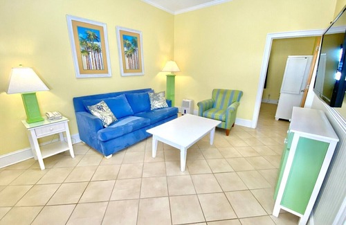 Atlantic Beach Hotel | Pet-friendly - Full Kitchen - 3 Blocks to Beach! Unit 501
