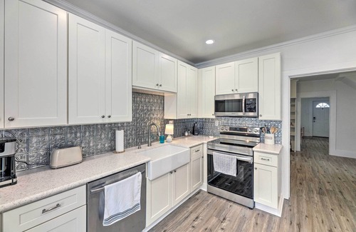 Greenville Casa | Pet-Friendly Greenville Home w/ Private Yard