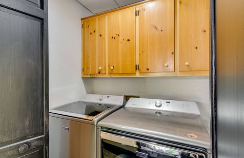 Hickory Casa | Pet-Friendly Hickory Vacation Rental w/ Fire Pit!