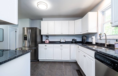 Benton Harbor Casa | Pet-friendly home near Lake Michigan with fenced in back yard