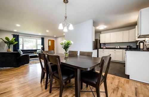 Benton Harbor Casa | Pet-friendly home near Lake Michigan with fenced in back yard