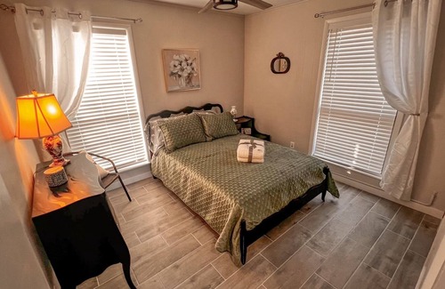 Ferndale Cabina | Pet friendly, large family A frame lodge on 3 secluded acres minutes to I430