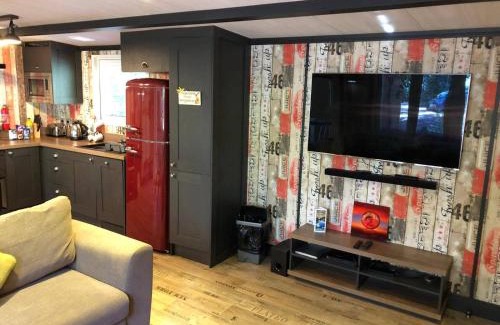 New Forest District Casa | Pet Friendly Lodge - Sleeps6 - Long Stay Discount