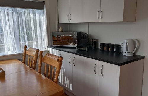 New Plymouth Cabaña | Pet friendly