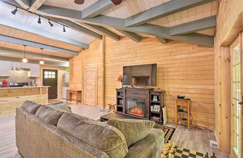 Otto Cabina | Pet-Friendly Otto Mountain Cabin w/ Fireplace!