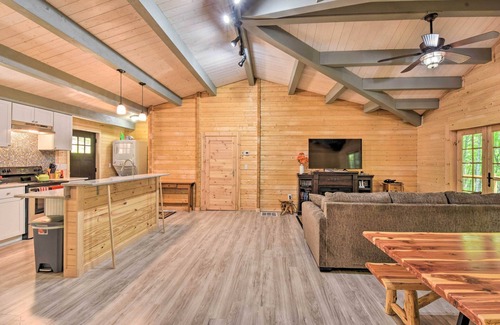 Otto Cabina | Pet-Friendly Otto Mountain Cabin w/ Fireplace!