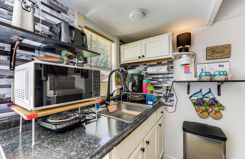 Raleigh Apartamento | Pet-Friendly Raleigh Tiny Home w/ Patio