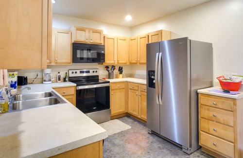 Brookline Station Casa | Pet-Friendly Republic Vacation Rental w/ Deck!