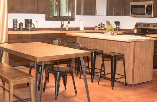 Brainerd Cabaña | Pet Friendly-Secluded-Fire Pit-300mbps internet