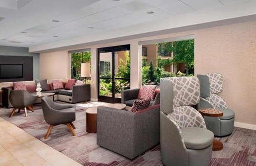 Tanasbourne Casa | Pet-friendly Unit Near Waterhouse Powerline Park! Indoor Swimming Pool!