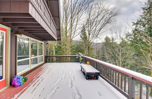 Montgomery Center Casa | Pet-Friendly Home w/ Deck: 4 Mi to Jay Peak Resort