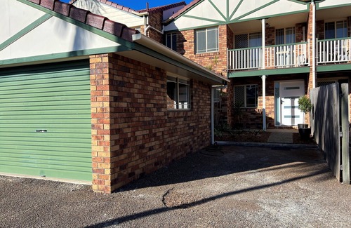 Forest Lake Casa | Pet Friendly Yard, Next to Park - Spacious Townhouse