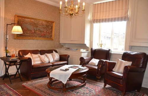 Raincourt Cama Y Desayuno | Petit Château Armand Bourgoin B & B