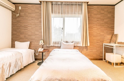 Hakuba Hotel | Petit Hotel Enchante