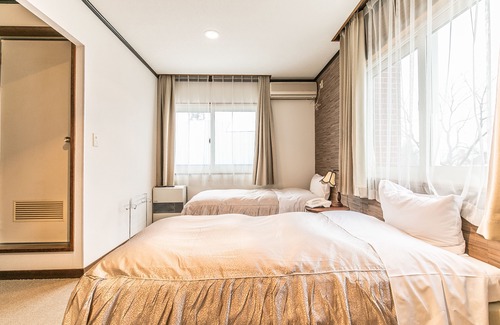 Hakuba Hotel | Petit Hotel Enchante