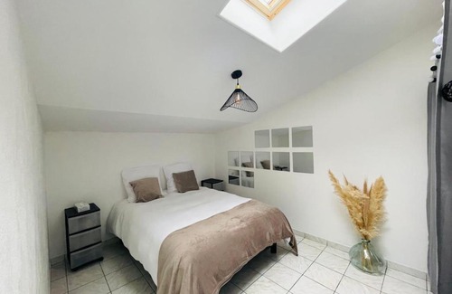 Asnieres-la-Giraud Casa | Petite maison du loubat avec jardin