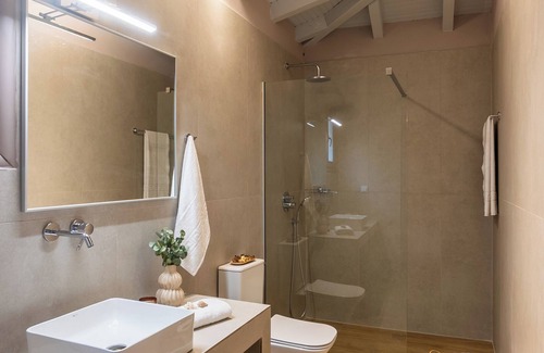 Agia Paraskevi Hotel | Petra Nera Skiathos