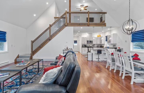 Albrightsville Casa | Petrarch Pines Chalet – Modern Retreat w/ Hot Tub + Year-Round Activities